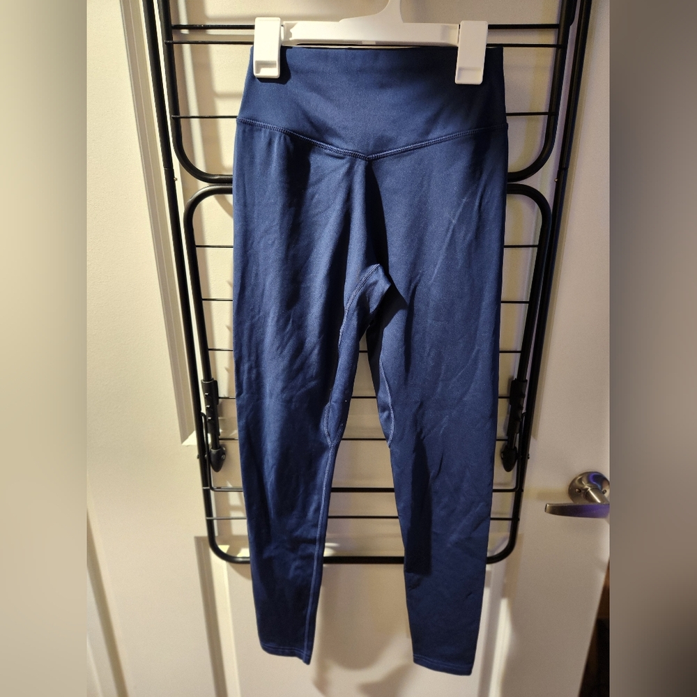 Vitality Tenacity Pant in Navy. Size small
